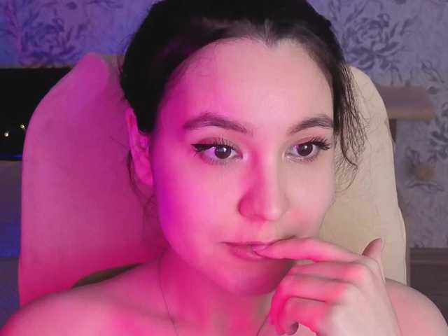 annie-fleur's BongaCams show and profile
