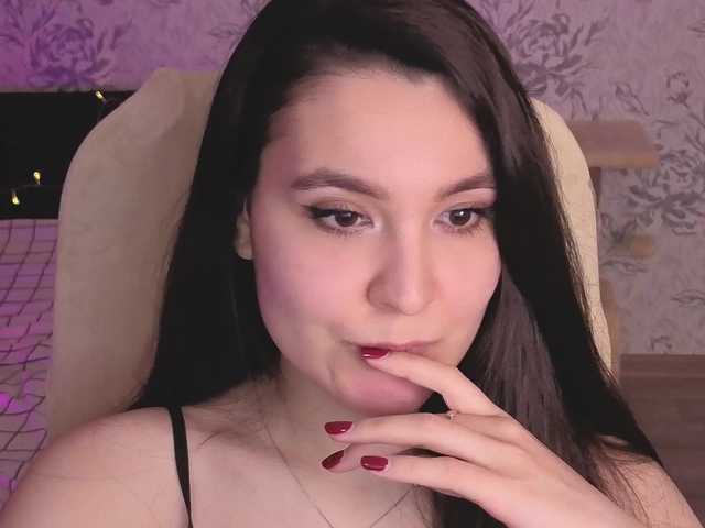 annie-fleur's BongaCams show and profile