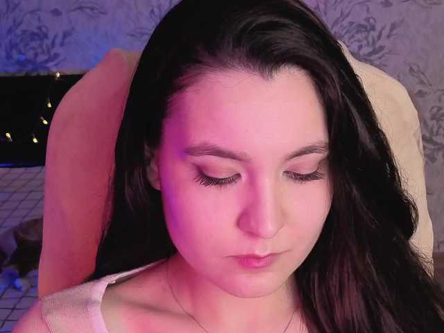 annie-fleur's BongaCams show and profile