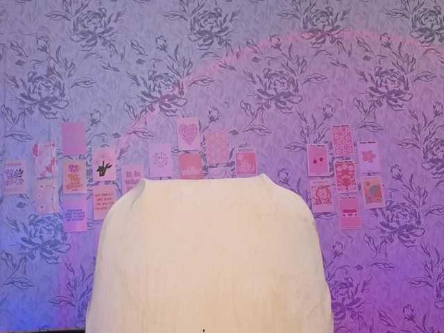 annie-fleur's BongaCams show and profile