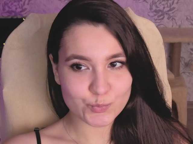 annie-fleur's BongaCams show and profile