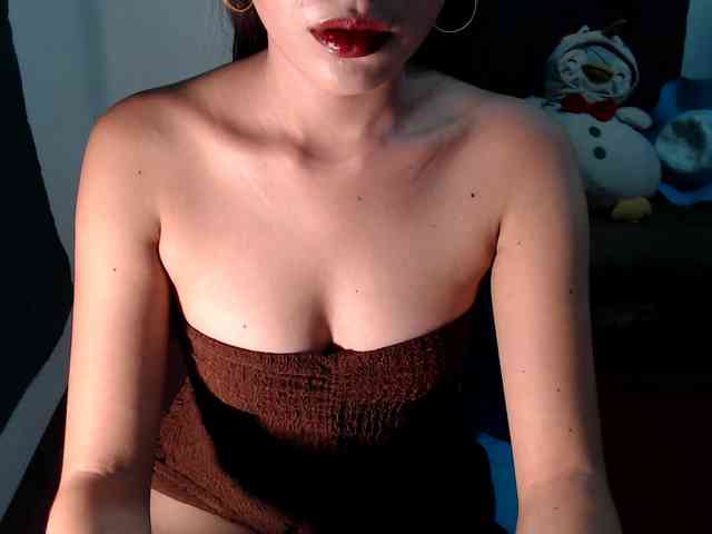 Enchantressxxshaira webcam