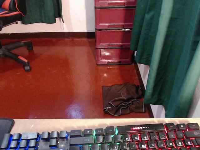 Enchantressxxshaira webcam