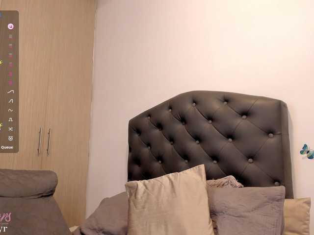 misswhitneyr's BongaCams show and profile