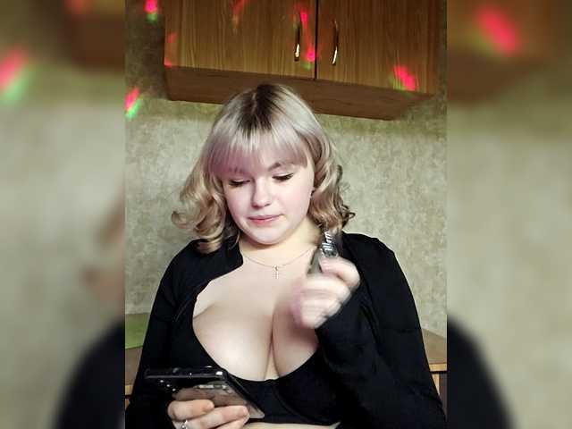 Elizabeeth's BongaCams show and profile