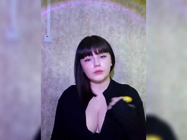 Elizabeeth's BongaCams show and profile