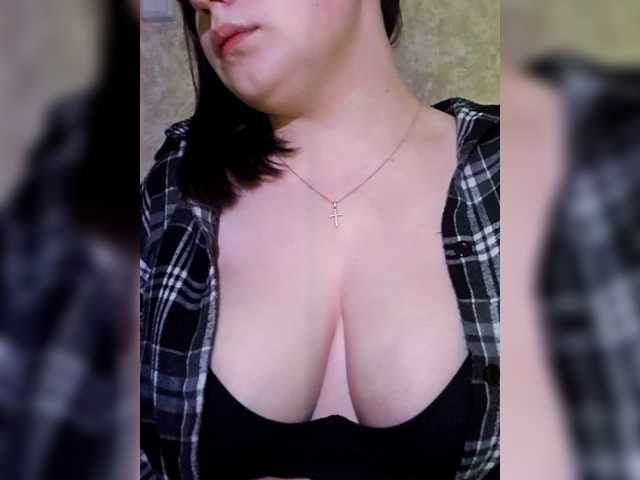 Elizabeeth's BongaCams show and profile