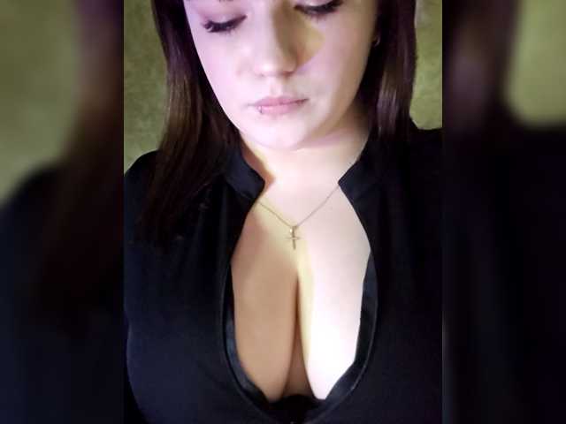 Elizabeeth's BongaCams show and profile