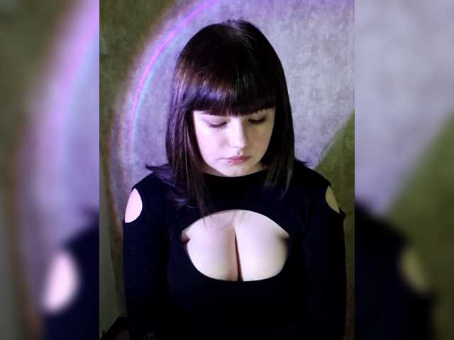 Elizabeeth's BongaCams show and profile