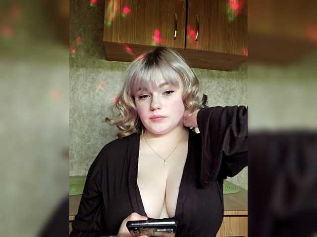 Elizabeeth's BongaCams show and profile