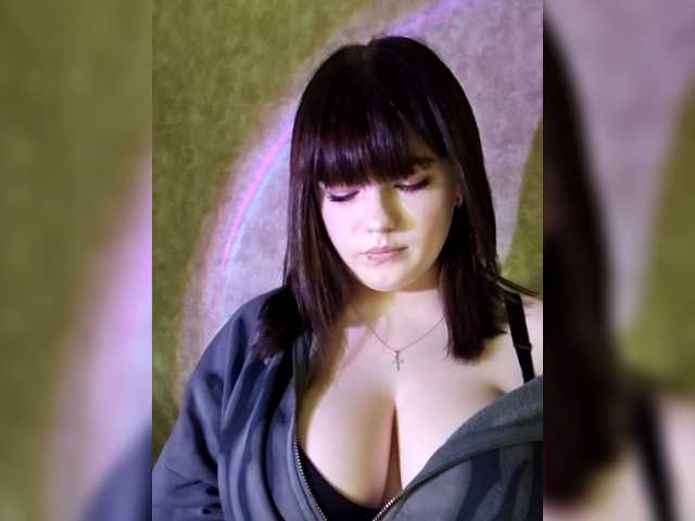 Elizabeeth's BongaCams show and profile