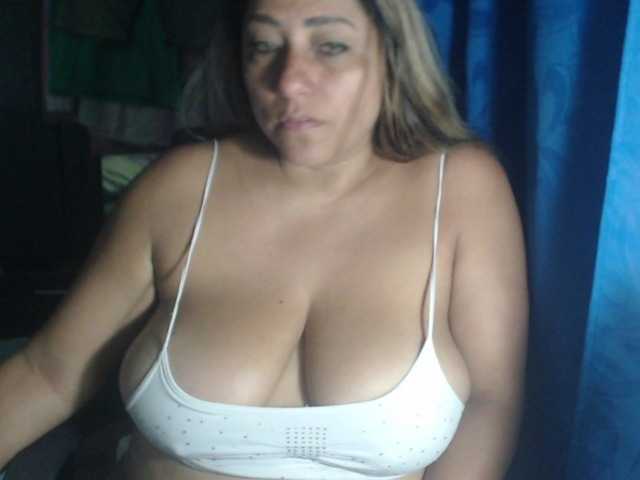 adrianamilf44 webcam bongacams model stream image