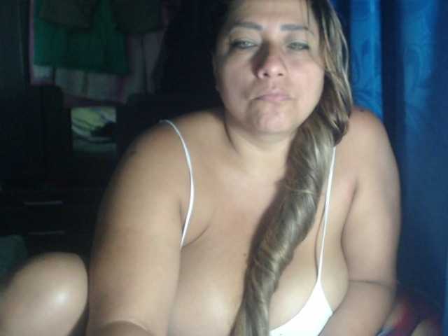 adrianamilf44 webcam bongacams model stream image