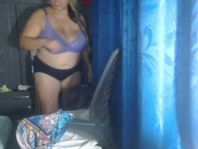 adrianamilf44 webcam bongacams model stream image