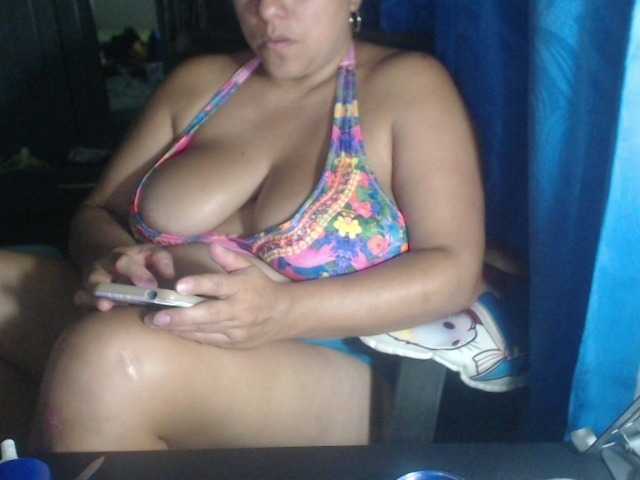 adrianamilf44 webcam bongacams model stream image