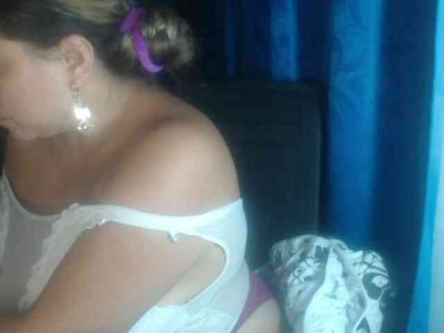 adrianamilf44 webcam