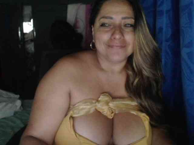 adrianamilf44 webcam