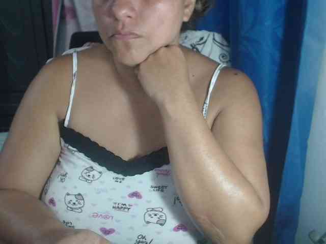 adrianamilf44 webcam