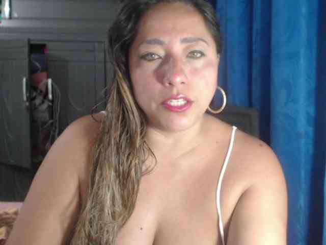 adrianamilf44 webcam