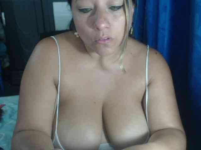 adrianamilf44 webcam