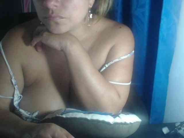 adrianamilf44 webcam