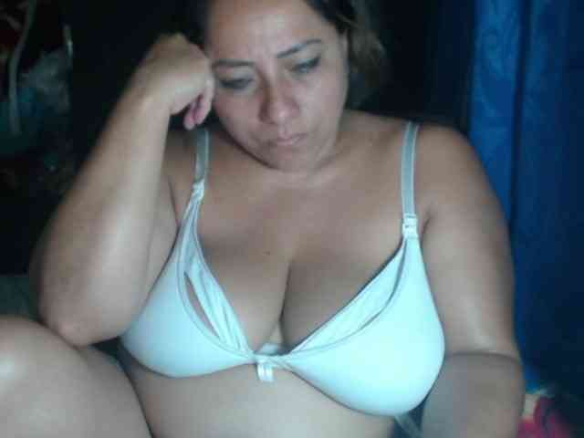 adrianamilf44 webcam