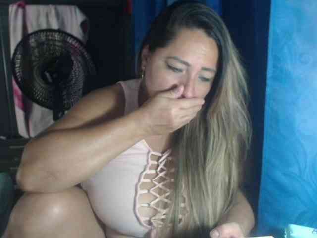 adrianamilf44 webcam