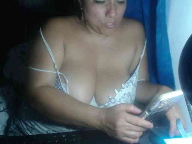 adrianamilf44 webcam