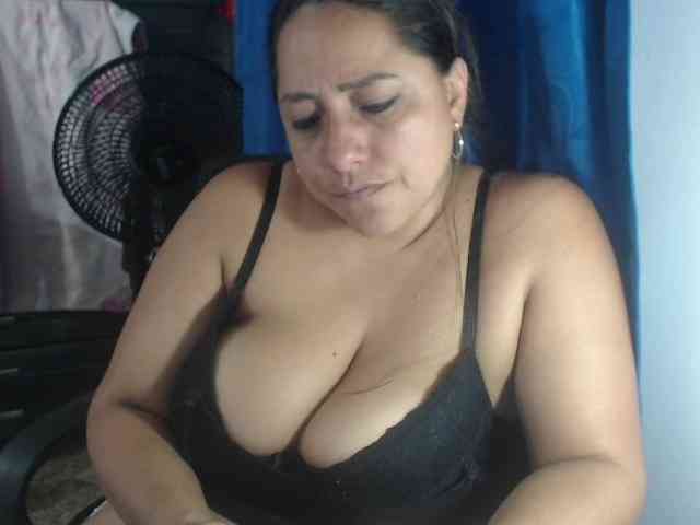 adrianamilf44 webcam