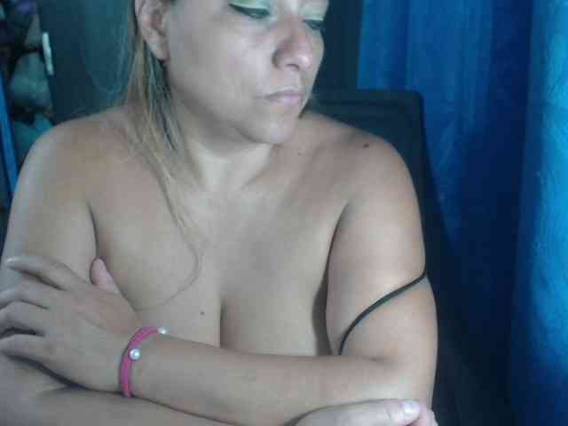 adrianamilf44 webcam