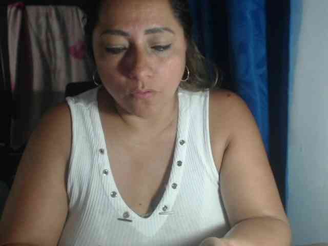 adrianamilf44 webcam