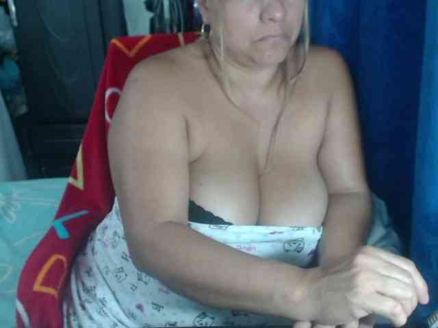 adrianamilf44 webcam