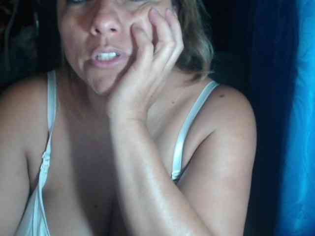 adrianamilf44 webcam