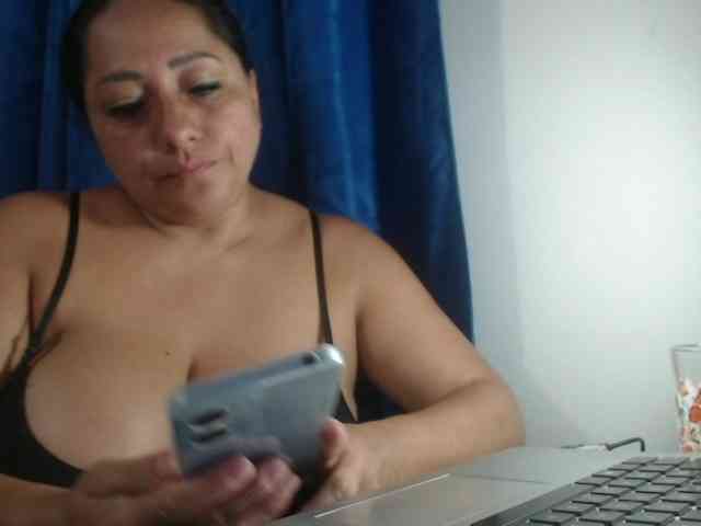 adrianamilf44 webcam