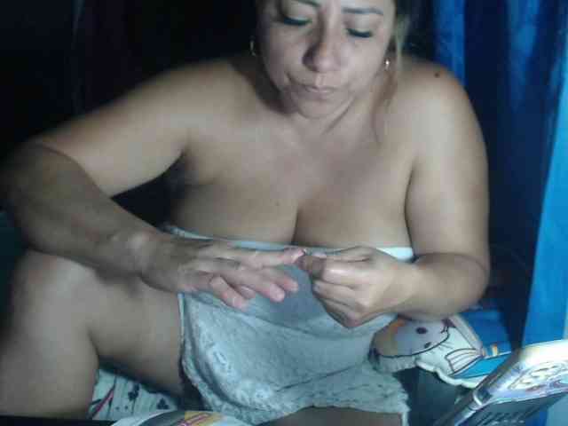 adrianamilf44 webcam