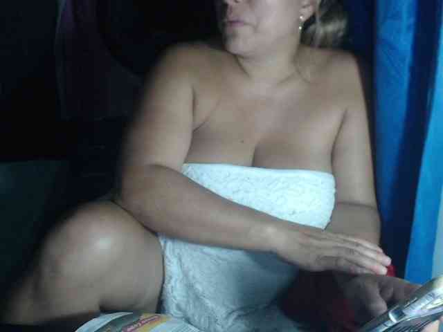 adrianamilf44 webcam