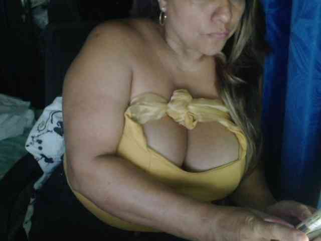 adrianamilf44 webcam