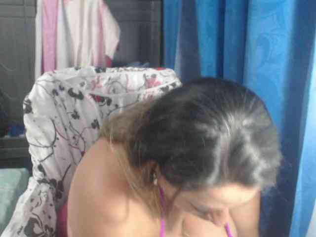 adrianamilf44 webcam