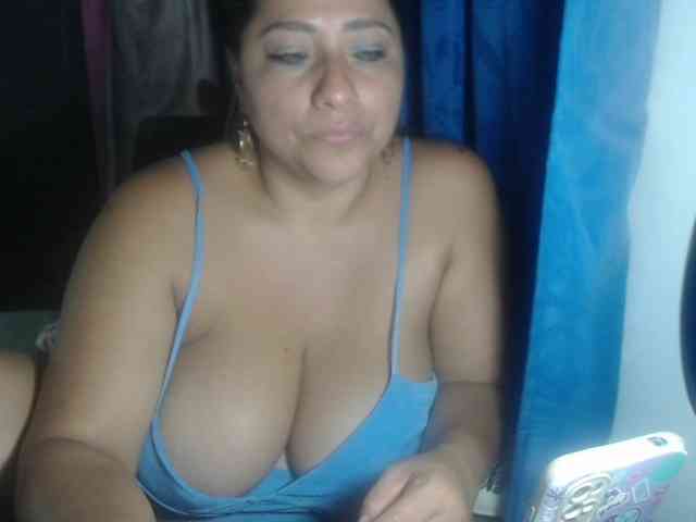 adrianamilf44 webcam