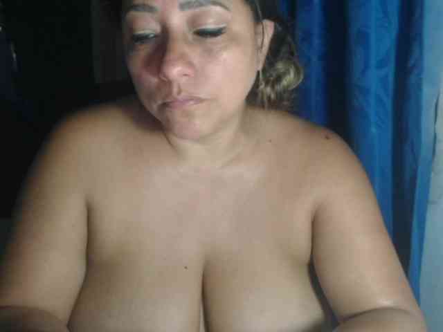 adrianamilf44 webcam