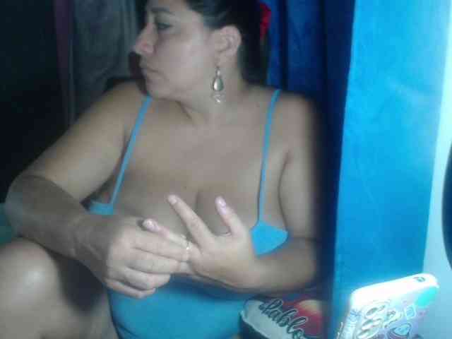 adrianamilf44 webcam