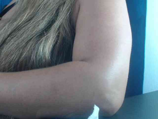 adrianamilf44 webcam