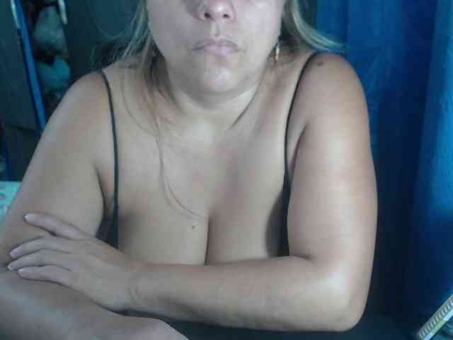 adrianamilf44 webcam