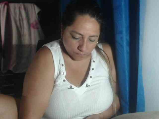 adrianamilf44 webcam