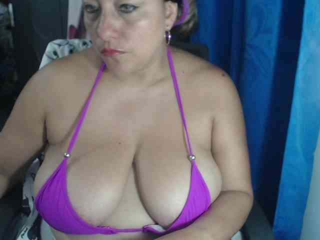 adrianamilf44 webcam