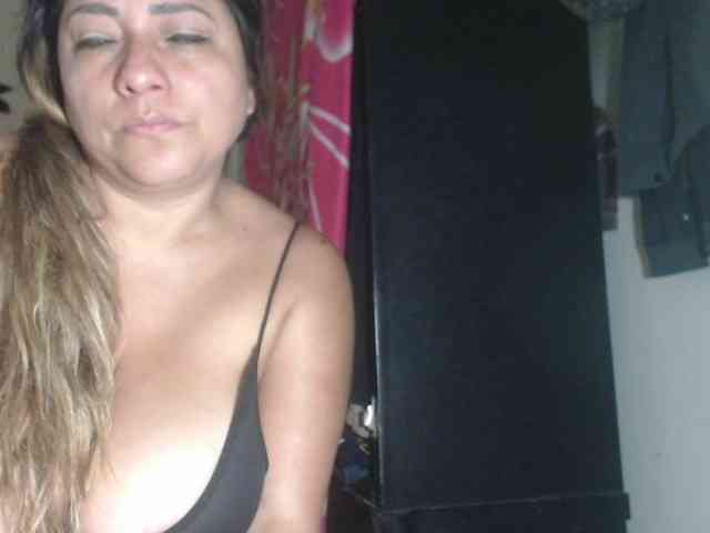 adrianamilf44 webcam