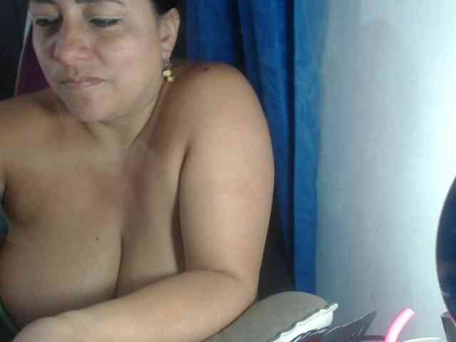 adrianamilf44 webcam