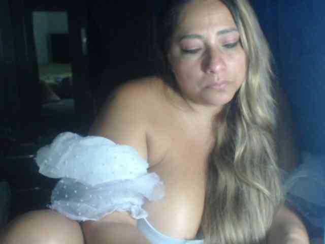 adrianamilf44 webcam