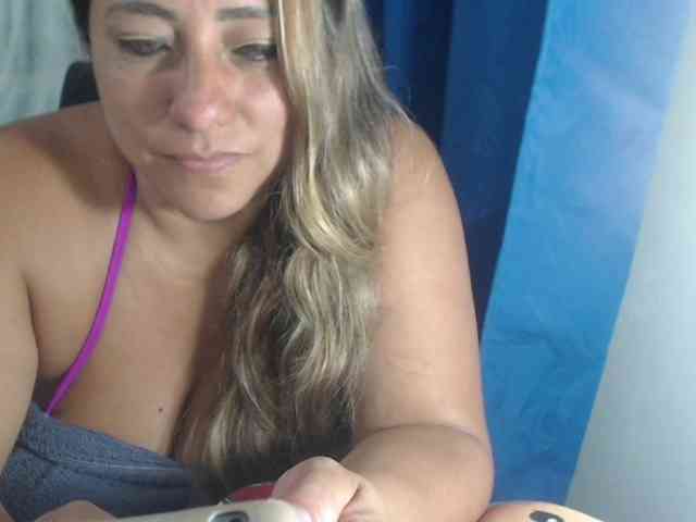 adrianamilf44 webcam