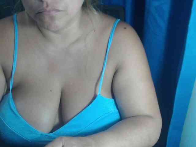 adrianamilf44 webcam